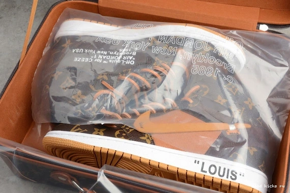 (WITH -LouiV CASE) JORDAN AIR AQ0818-158 AQ0818-158 O-W 1 0402